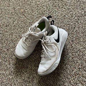 nike volleyball shoe